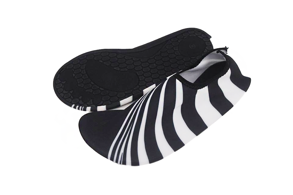 WATER SHOES