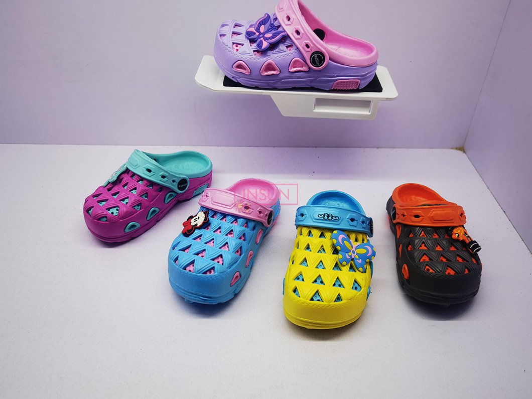 CHILD CLOGS