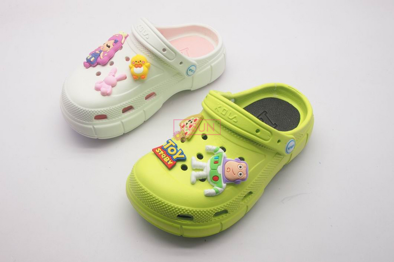 CHILD CLOGS