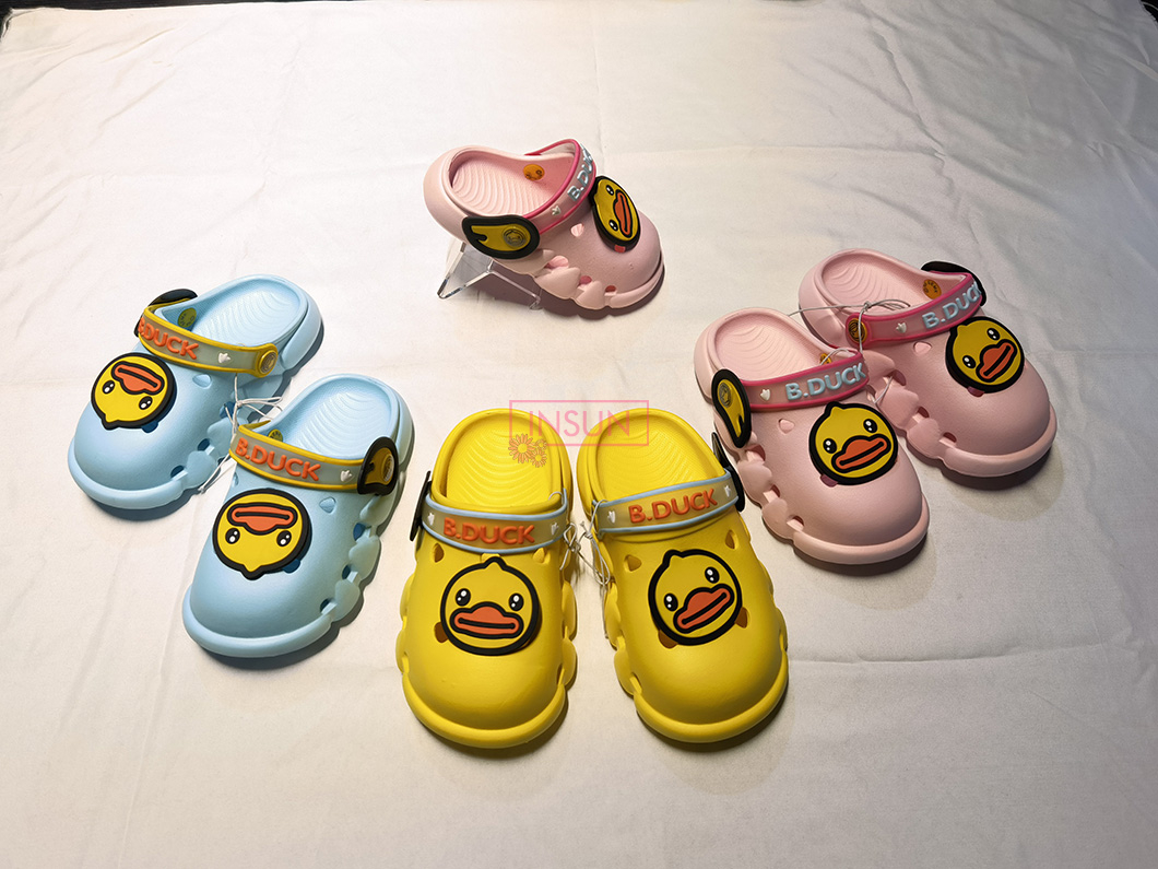 CHILD CLOGS