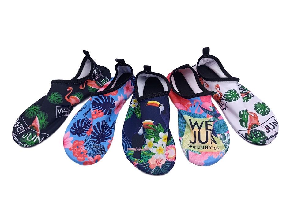 WATER SHOES