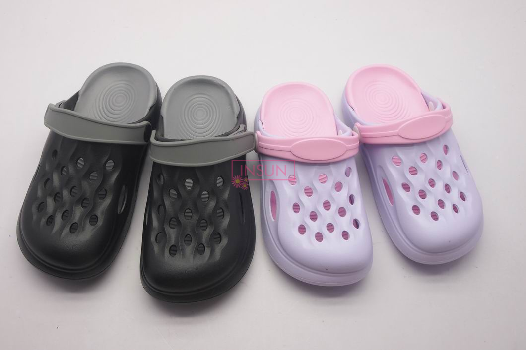 WOMEN CLOGS