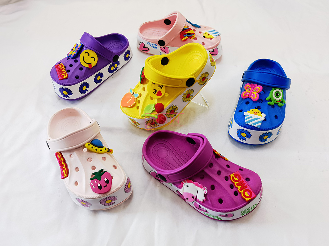 CHILD CLOGS