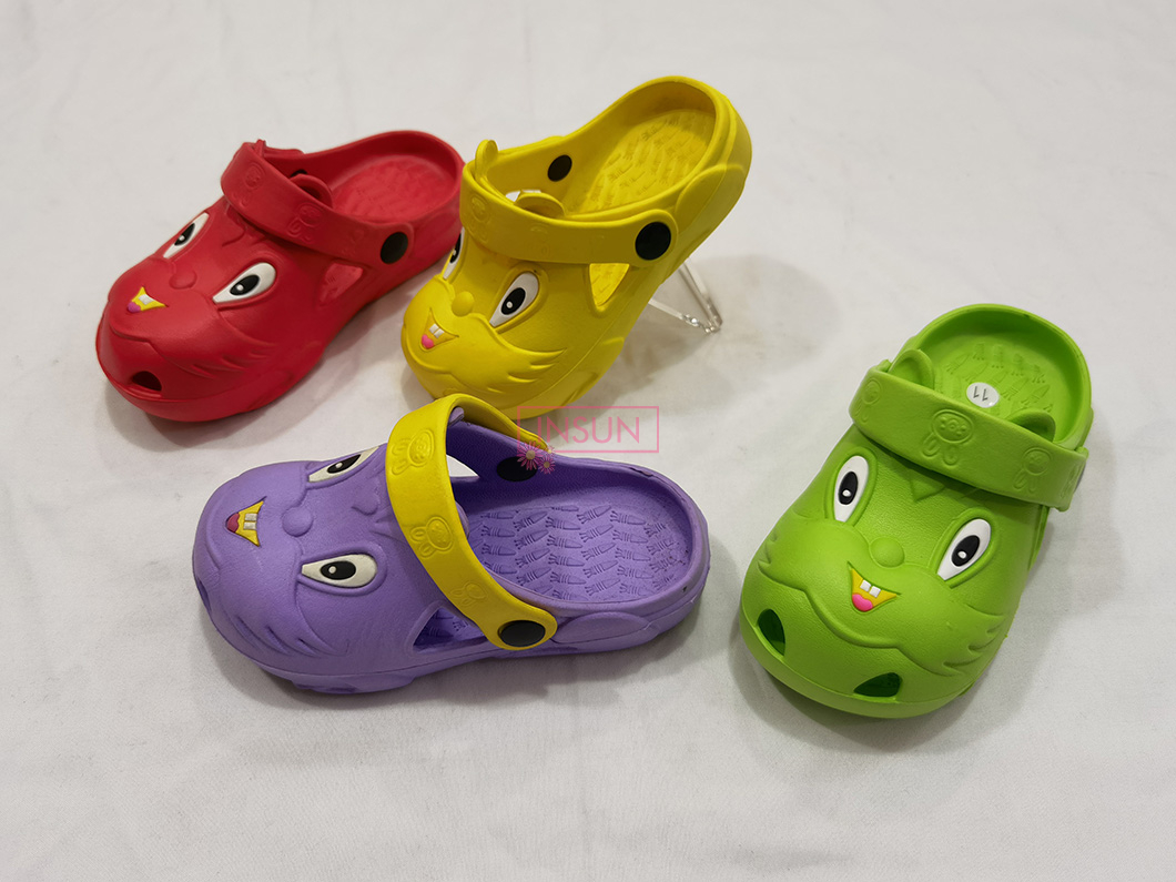 CHILD CLOGS