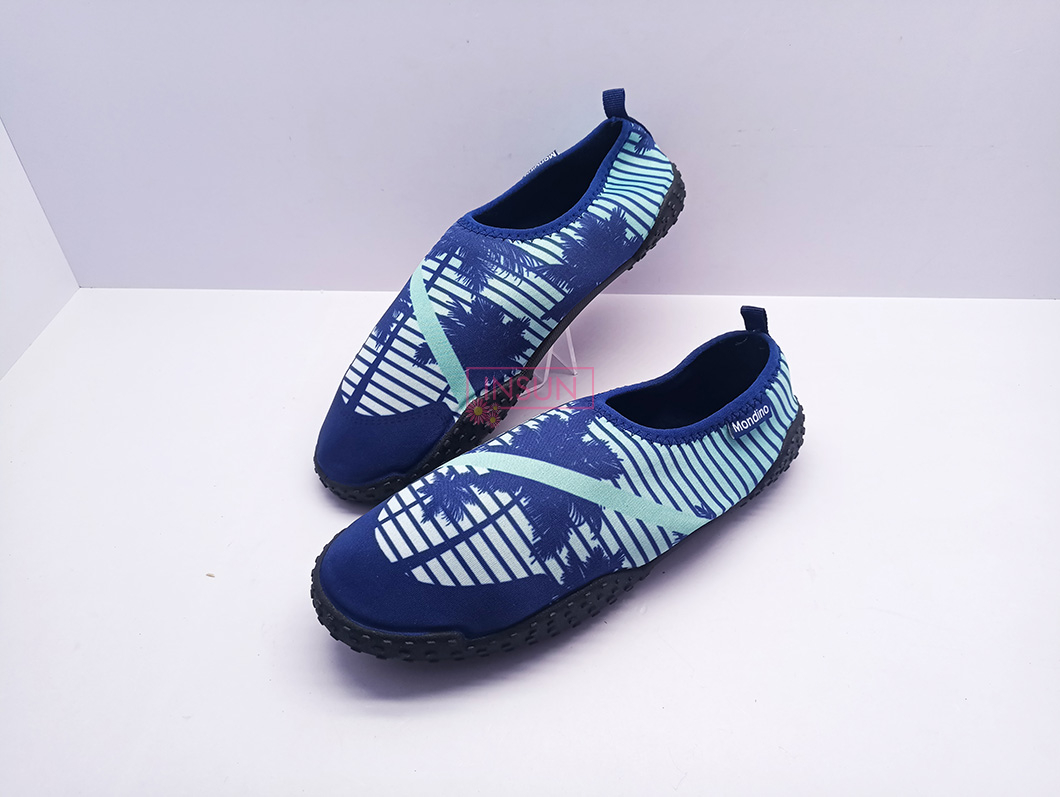 AQUA SHOES