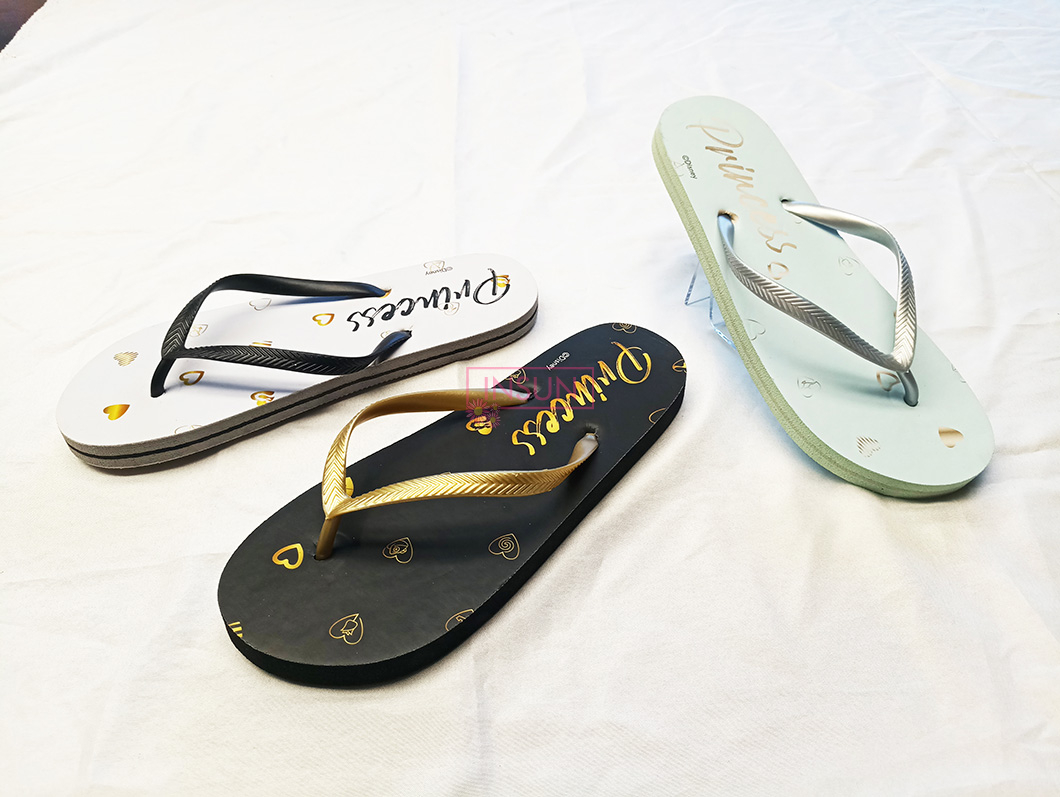 FLIP FLOPS