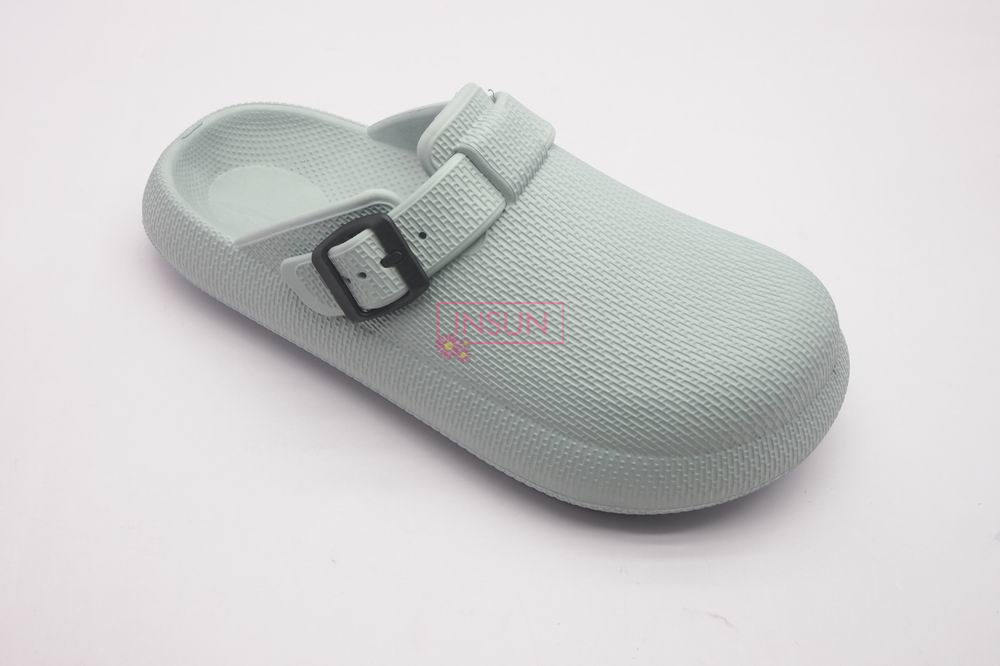 WOMEN CLOGS