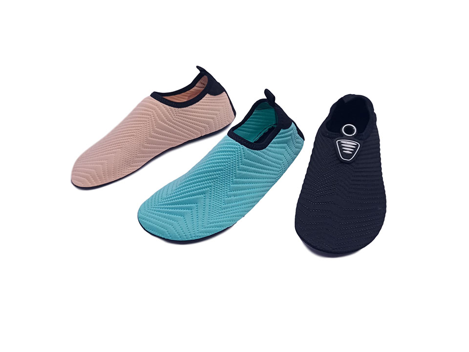 AQUA SHOES