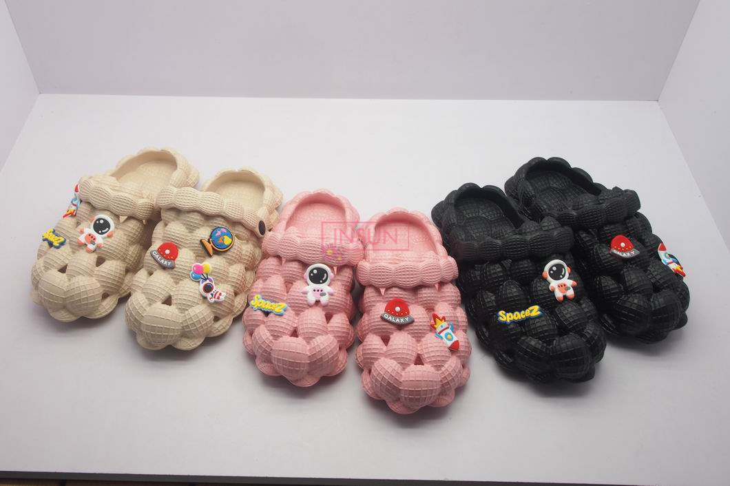 CHILD CLOGS