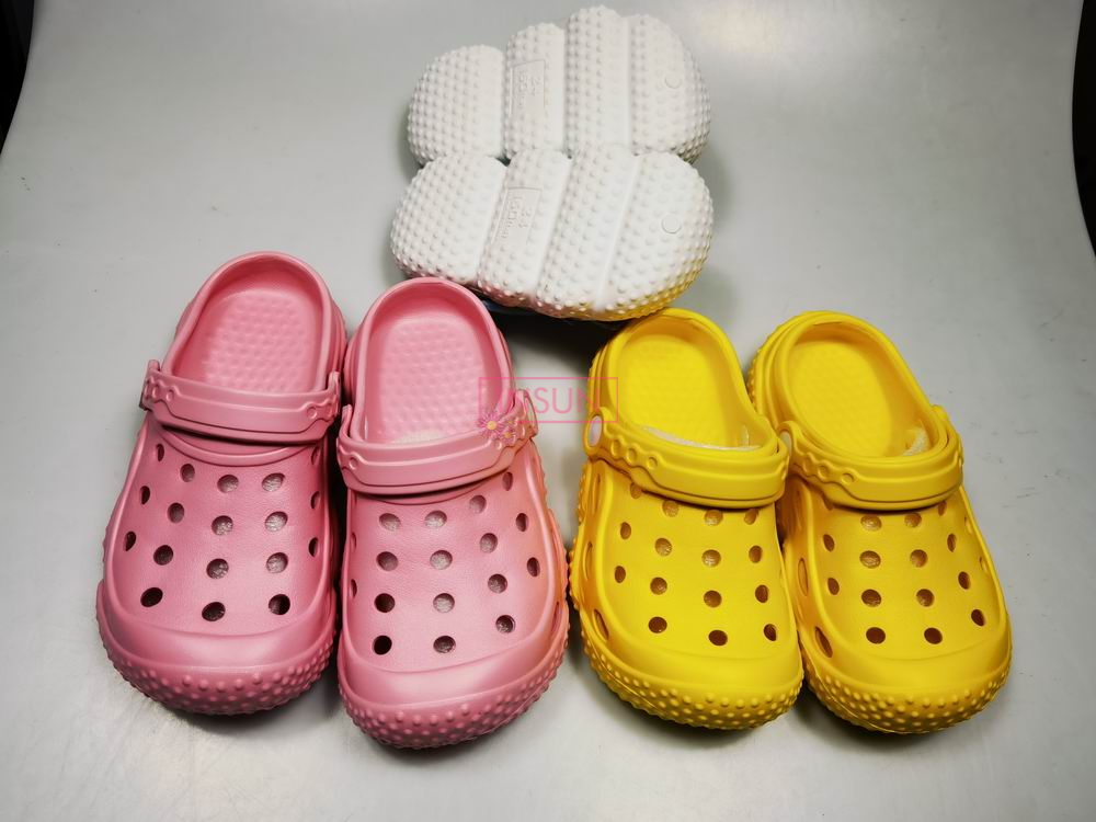 CHILD CLOGS