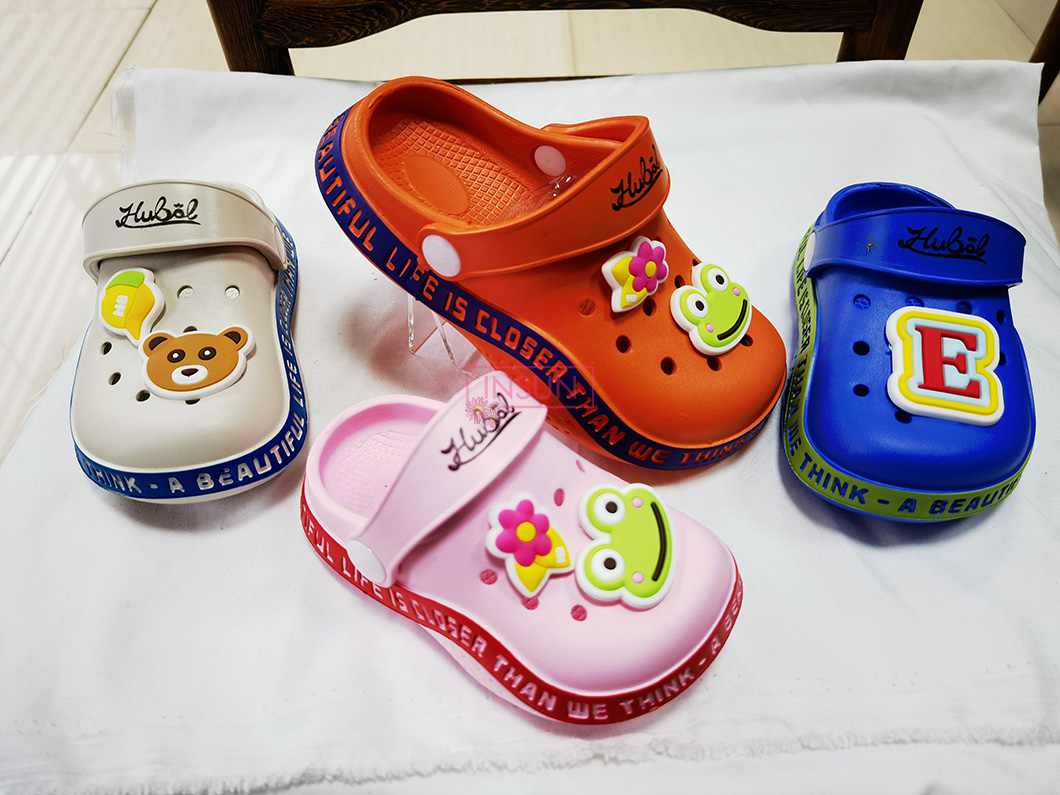 CHILD CLOGS