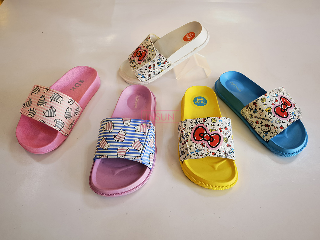CHILD CLOGS
