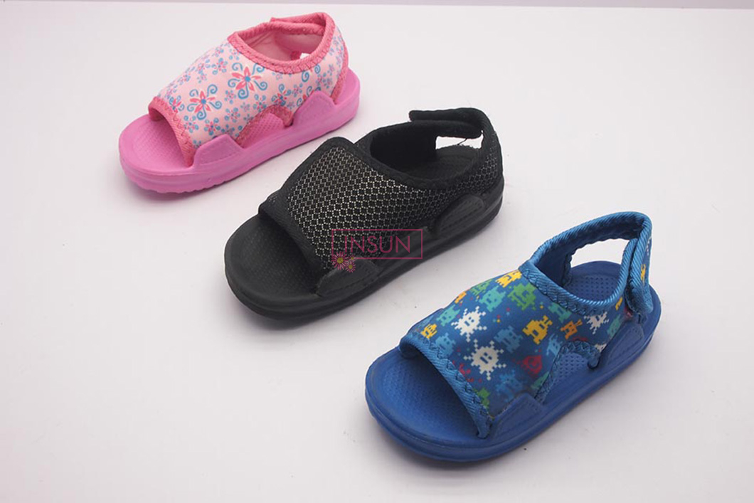 CHILD CLOGS