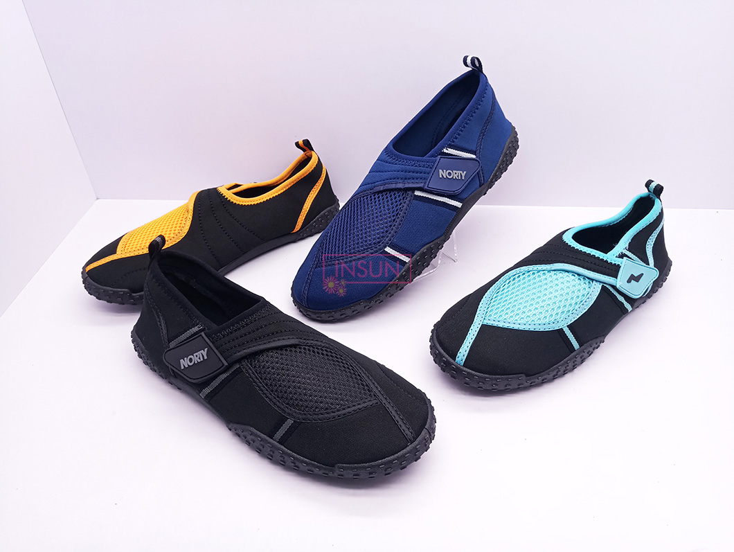 AQUA SHOES