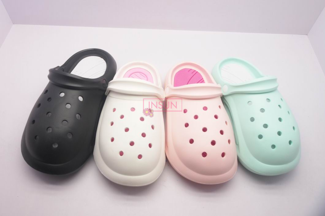 WOMEN CLOGS