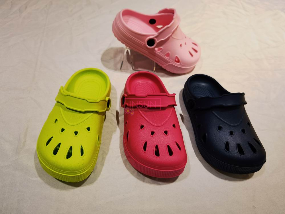 CHILD CLOGS