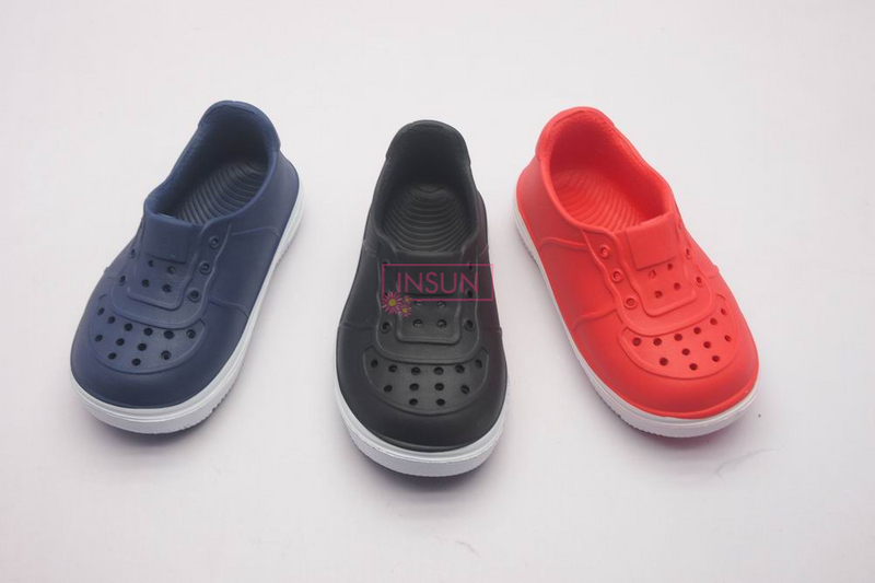 CHILD CLOGS