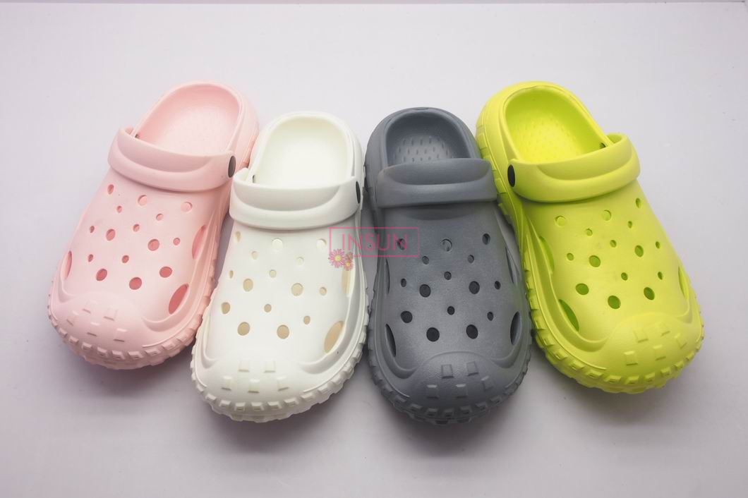 WOMEN CLOGS